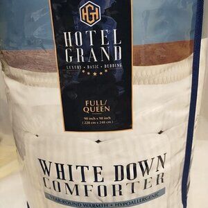 Hotel Grand White Down Comforter, Full/Queen, NWT